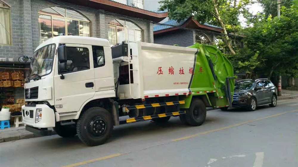 东风专底10方压缩式垃圾车